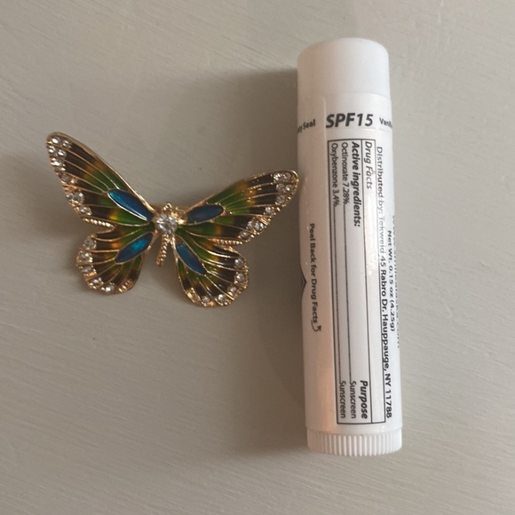 Butterfly brooch.  Gold tones and enamel? - Picture 3 of 3